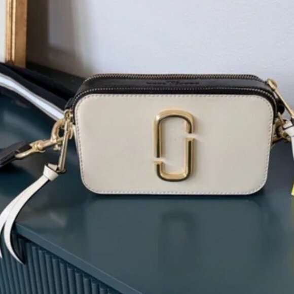 Marc Jacobs White and Gold Crossbody Bag - Picture 2 of 4
